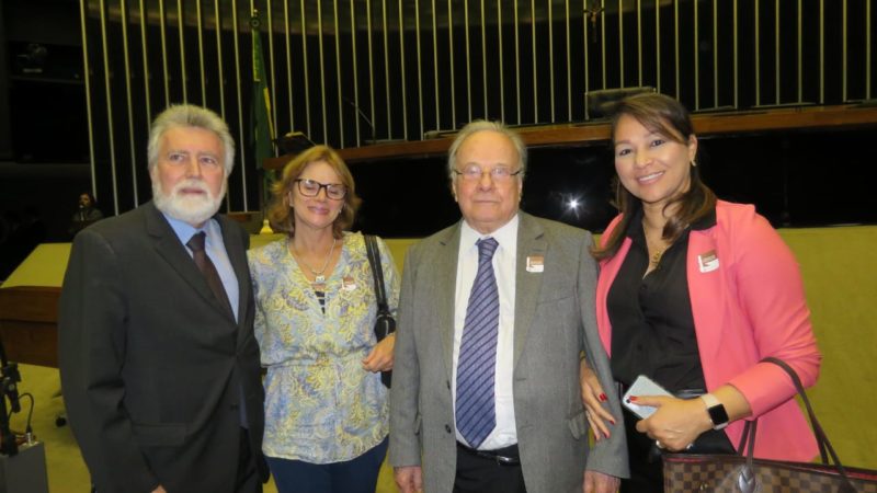 Sid Riedel e Rita Vivas participam de homenagem aos advogados Sigmaringa e Grossi na Câmara dos Deputados