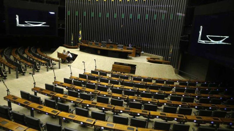 Coronavírus: Câmara aprova consultas médicas a distância para combater pandemia
