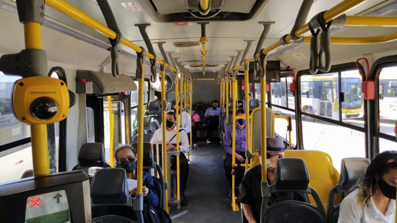 Distribuição de máscaras começa pelo transporte público.