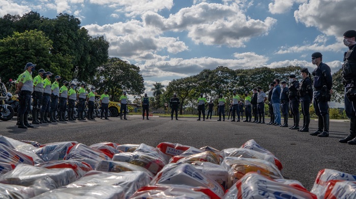 PMDF doa quase 5 toneladas de alimentos para asilos e orfanatos carentes