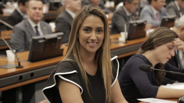 A NOSSA FRÁGIL DEMOCRACIA