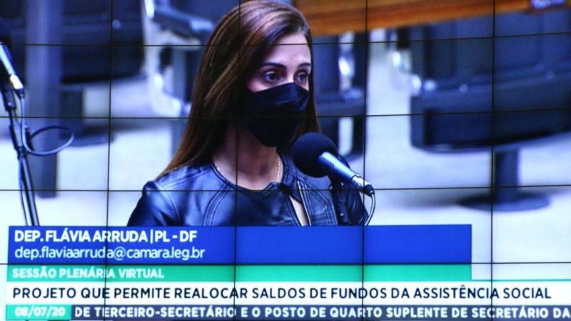 Câmara aprova projeto de Flávia Arruda que garante R$1,5 bi para assistência social; texto segue para sanção presidencial