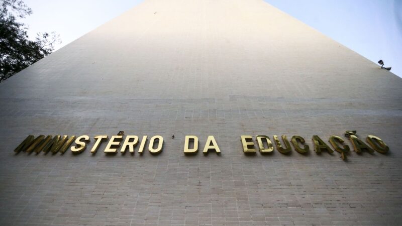 MEC determina volta às aulas presenciais a partir de janeiro