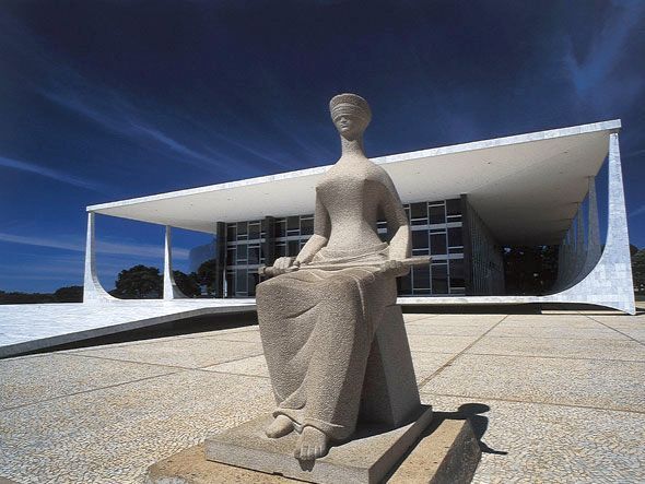 Questionada suspensão da contagem do tempo de serviço para concessão de adicionais até 2021