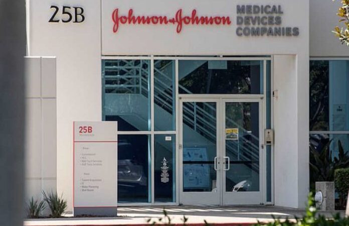 Johnson & Johnson apresenta vacina em dose única contra Covid