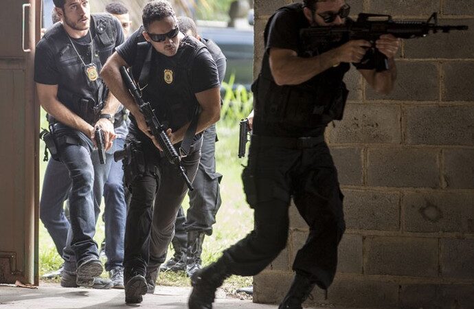Ingresso em residência para flagrante de investigado por tráfico dispensa ordem judicial