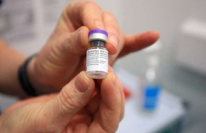 Estudo mostra que vacinação completa reduz risco de infecção em 90%