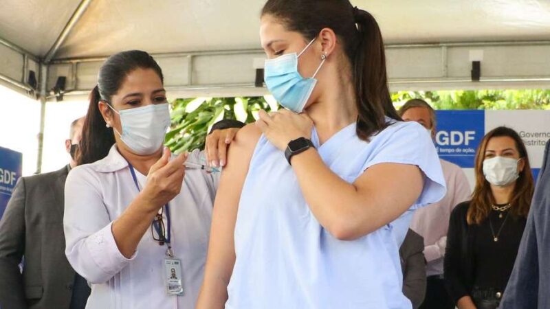 Com nova remessa, Ibaneis anuncia vacinação para pessoas a partir de 46 anos