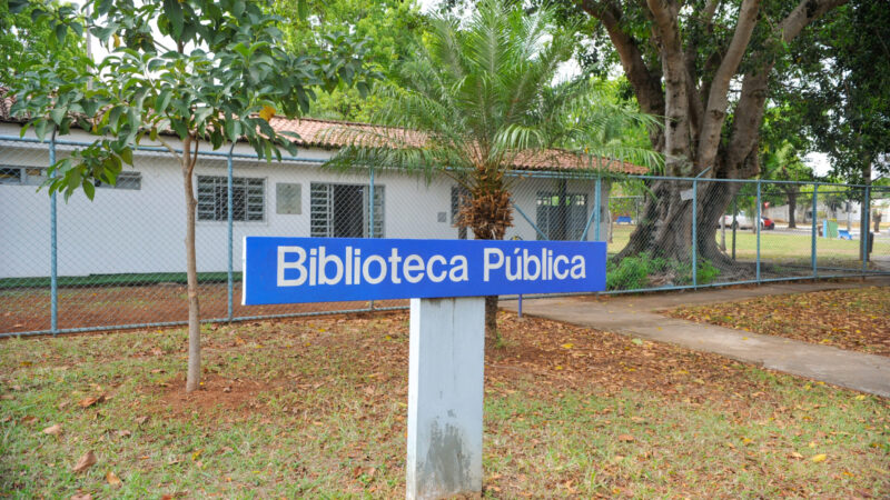É hora de voltar para a biblioteca na Candangolândia