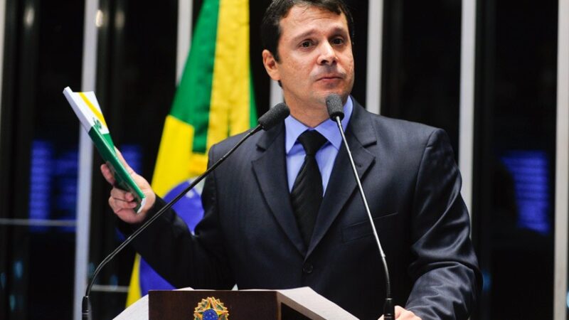 Reguffe segue no Podemos