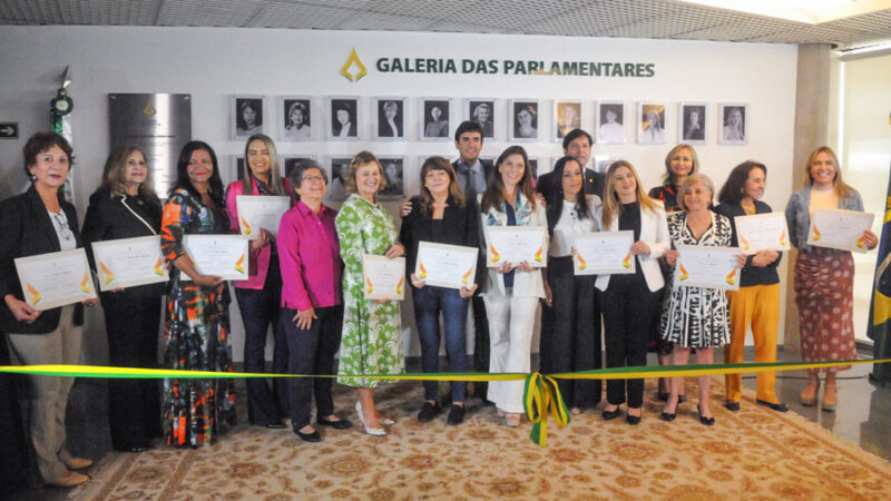 CLDF inaugura galeria fotográfica das 21 deputadas que fizeram história no Legislativo local