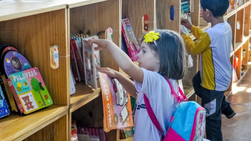 Alunos de escolas públicas do DF marcam presença na Feira do Livro