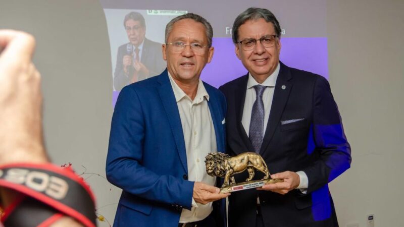 Revista Total concede prêmios a Francisco Almeida e a mútua