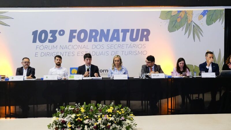 Cristiano Araújo e a ministra do Turismo participam da primeira reunião do ano do Fornatur