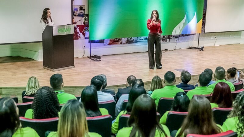 Escola de eletricistas forma primeira turma exclusiva de mulheres