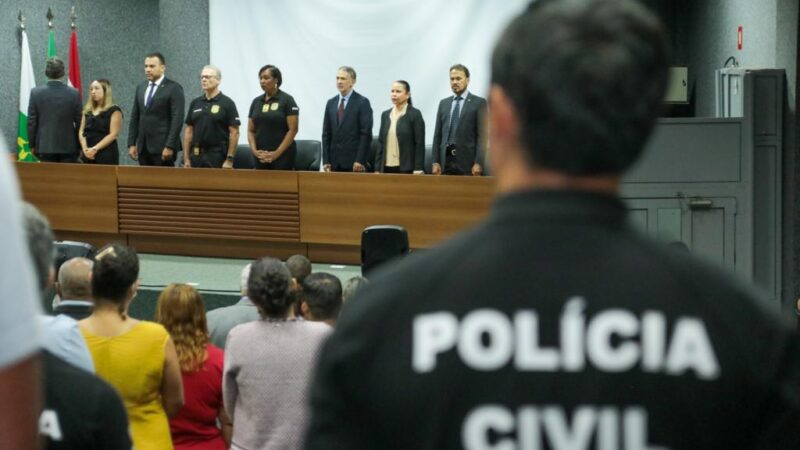 Policiais civis são homenageados em cerimônia da CLDF