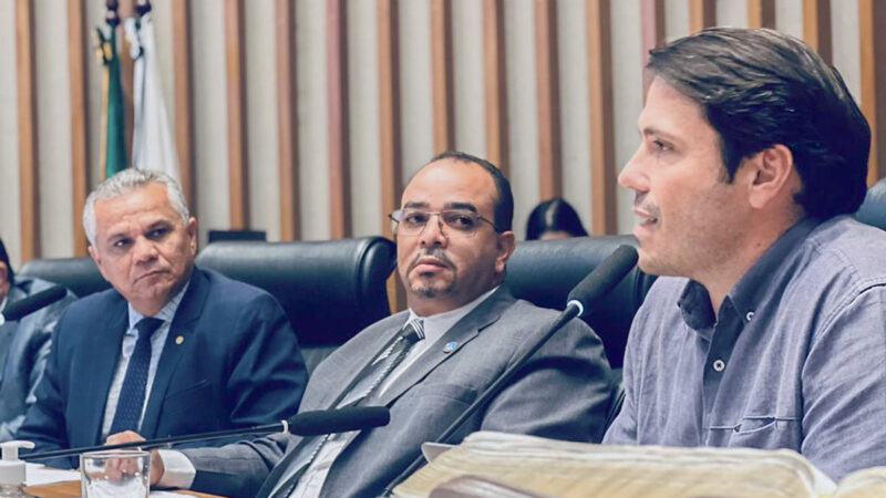 Participantes de audiência buscam consenso para regulamentação da cobrança de couvert artístico
