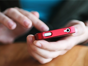 PM que lê mensagens na tela bloqueada do celular viola sigilo das comunicações