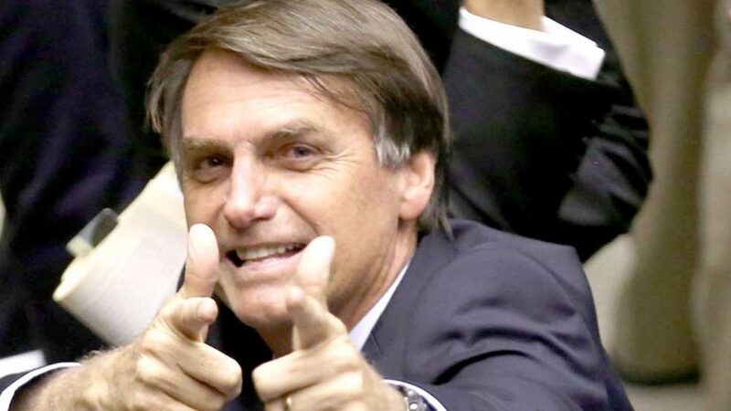 “Operação faz visita surpresa à casa de Bolsonaro”